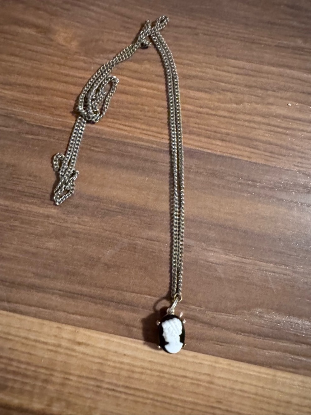 VINTAGE Estate Black and White Cameo Pendant Necklace - Picture 2 of 6